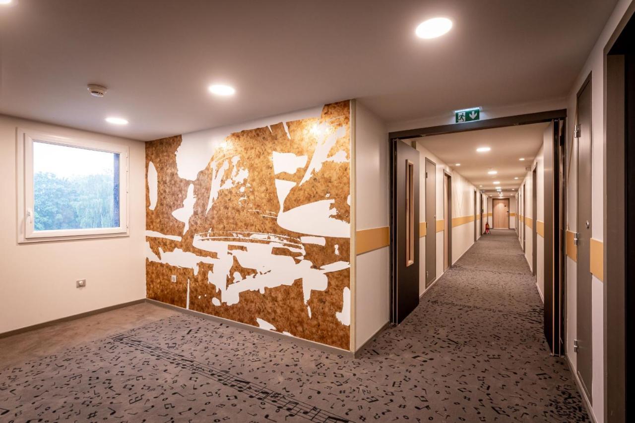 Ibis Styles Valenciennes Petite Foret Esterno foto