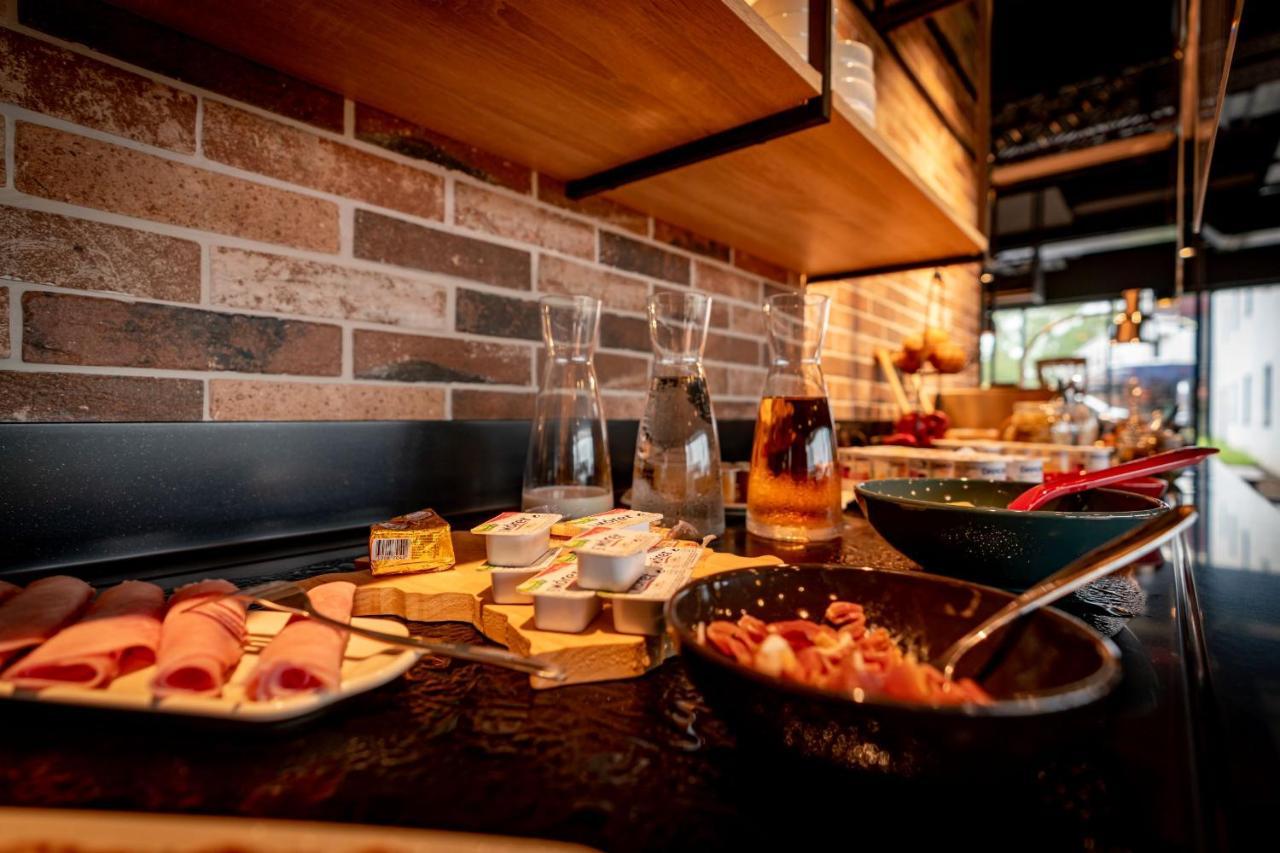 Ibis Styles Valenciennes Petite Foret Esterno foto