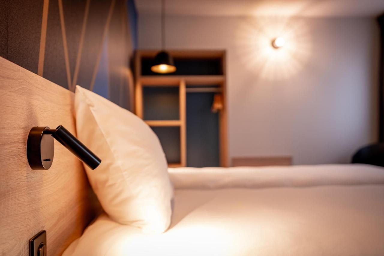 Ibis Styles Valenciennes Petite Foret Esterno foto
